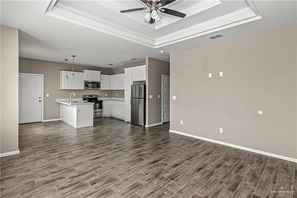 3 bed, 2.0 bath, 1000 sqft, $1,200 — Photo 4