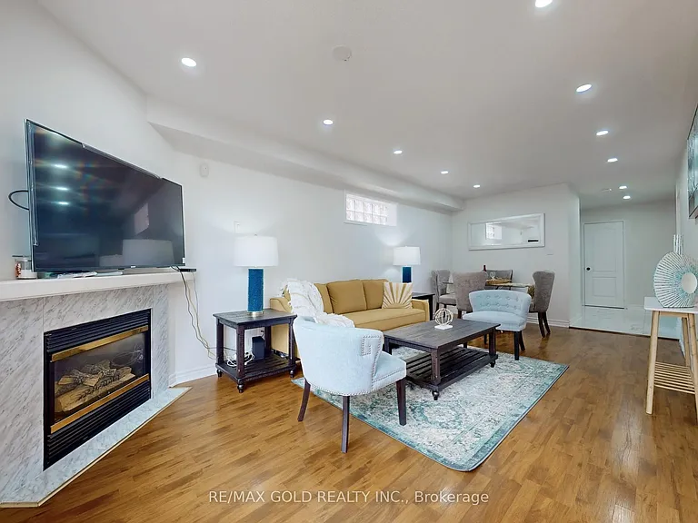 4 Treepark St — Photo 5