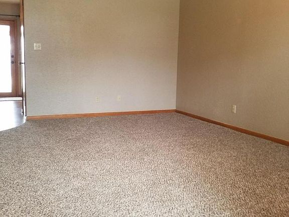 2nd image of 517 Willow Ave