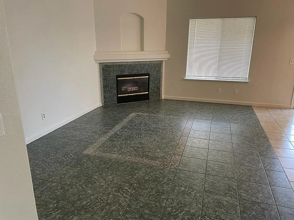 3 bed, 2.0 bath, 1523 sqft, $2,095 — Photo 4