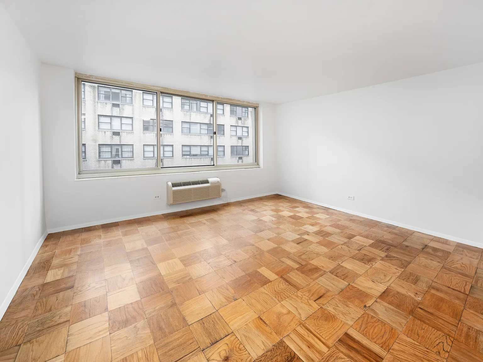 333 East 45th Street — Photo 2