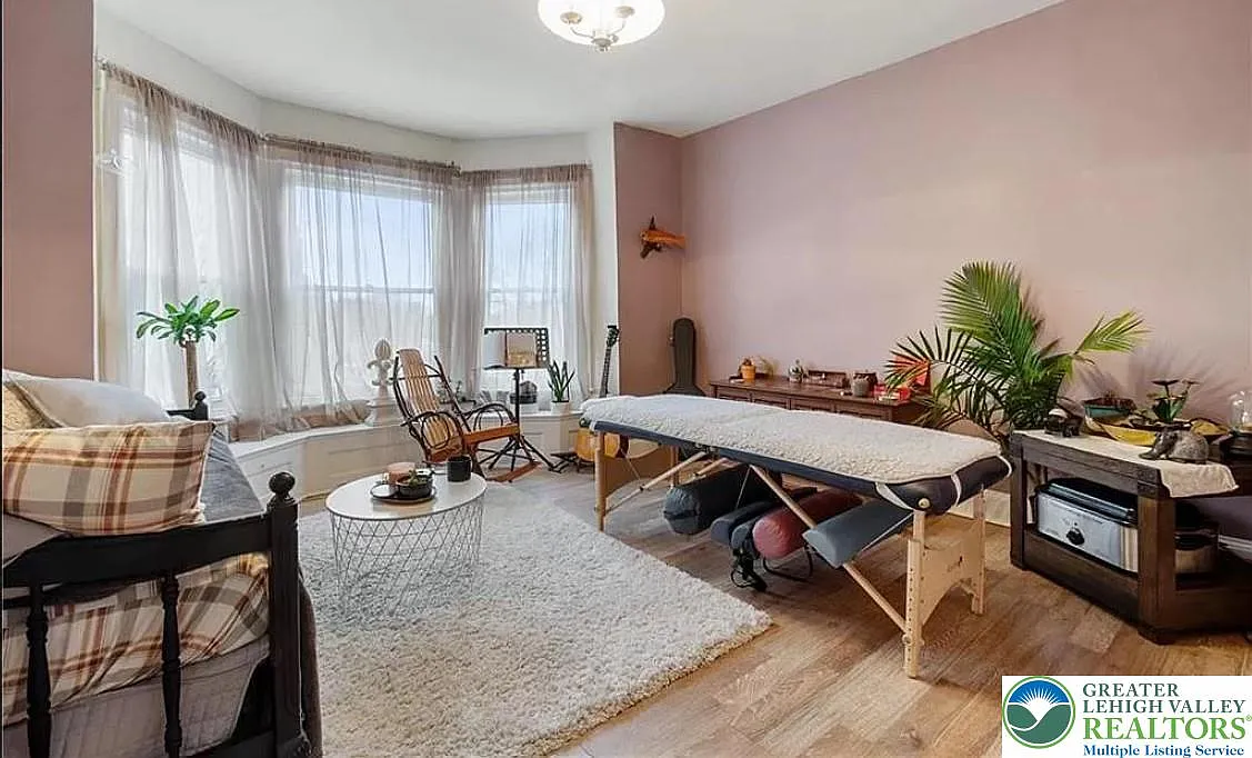 2 bed, 1.0 bath, 900 sqft, $1,500 — Photo 3