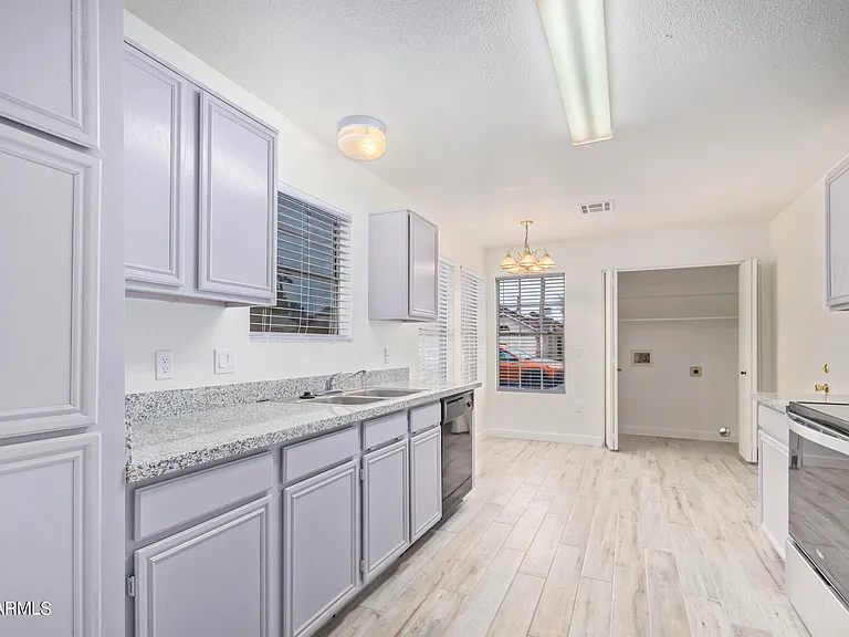 509 E Rimrock Dr — Photo 13