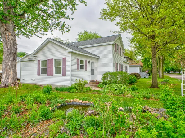 344 Elm St N, Prescott, WI 54021