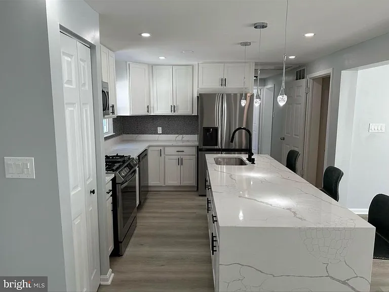 114 Geneva Ave — Photo 7