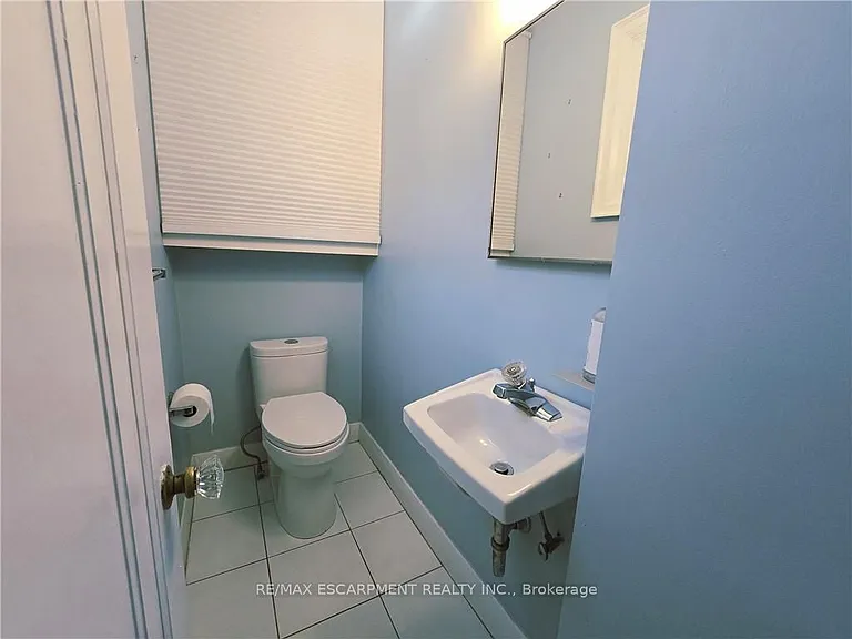 2047 James St — Photo 11