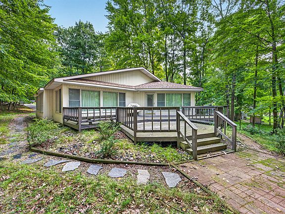 4th image of 9855 Golf Port Dr N