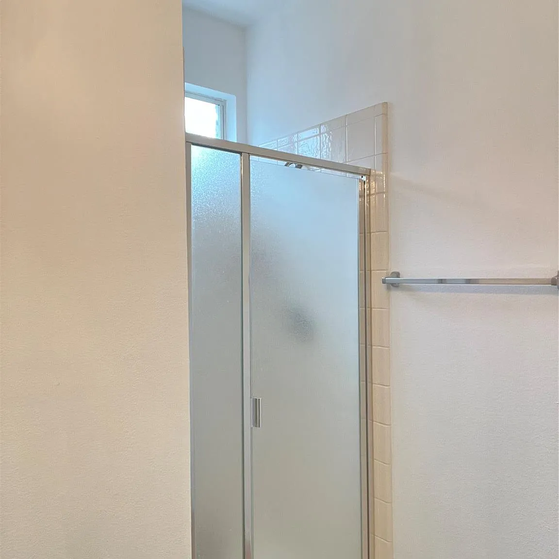 4 bed, 2541 sqft, $2,545 — Photo 2