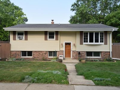 226 Jasper Ln, Waukesha, WI, 53188