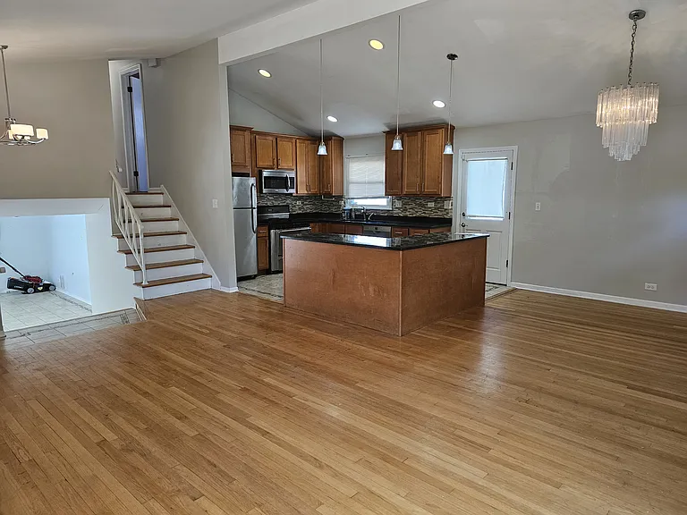 9924 Crawford Ave — Photo 3