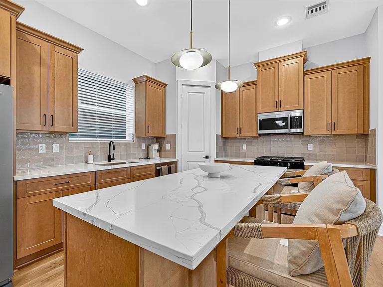 3315 Daphne St — Photo 23