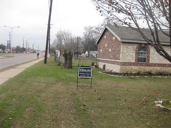 2nd image of 3061 Lamesa Dr