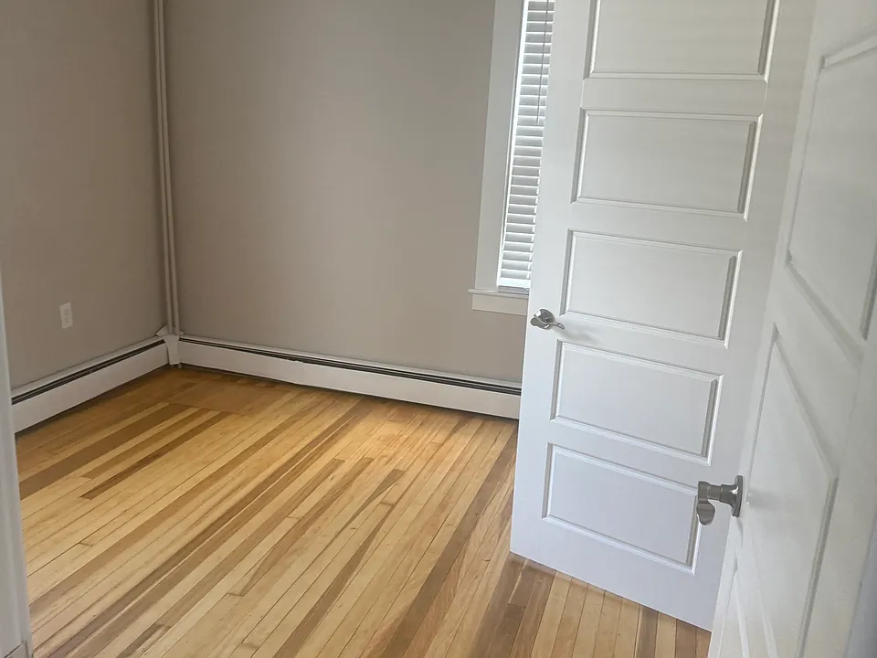 204 Brock St #1