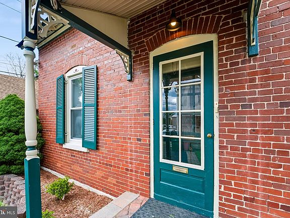 5th image of 2129 Spring St
