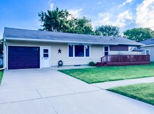 413 8th St, Story City, IA 50248