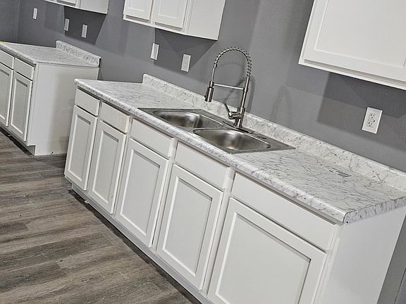 2nd image of 401 Wood St #0