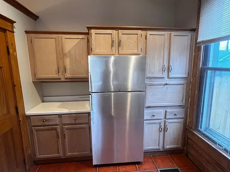 1327 E Washington St — Photo 37