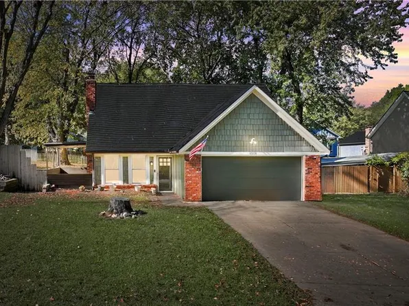 4908 Farley St, Merriam, KS 66203