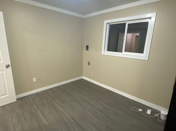 2 bedroom rental in Surrey — photo 7