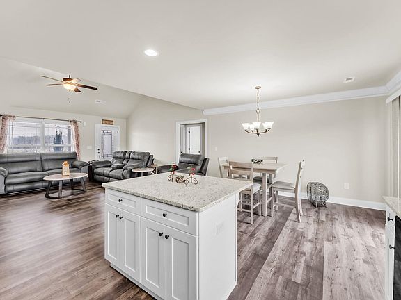 4th image of 346 N Green River Rd