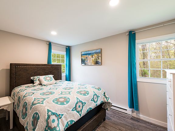 5th image of 40 Morris Park Ln