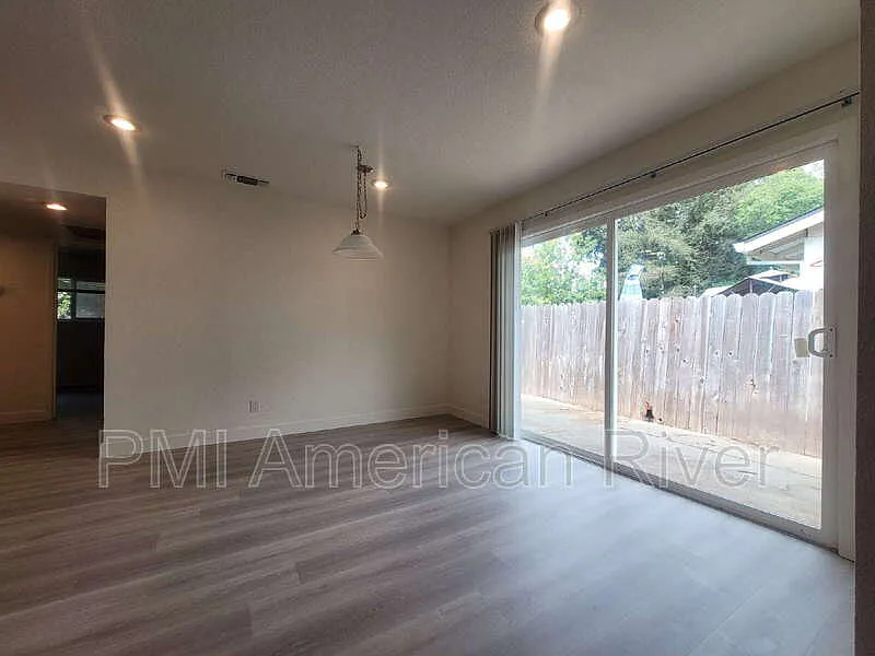 2 bed, 1.0 bath, 800 sqft, $1,695 — Photo 3