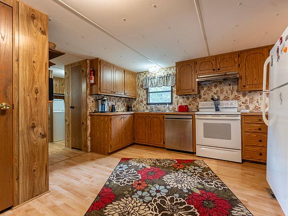 3rd image of 1084 Old Oak Ln #22
