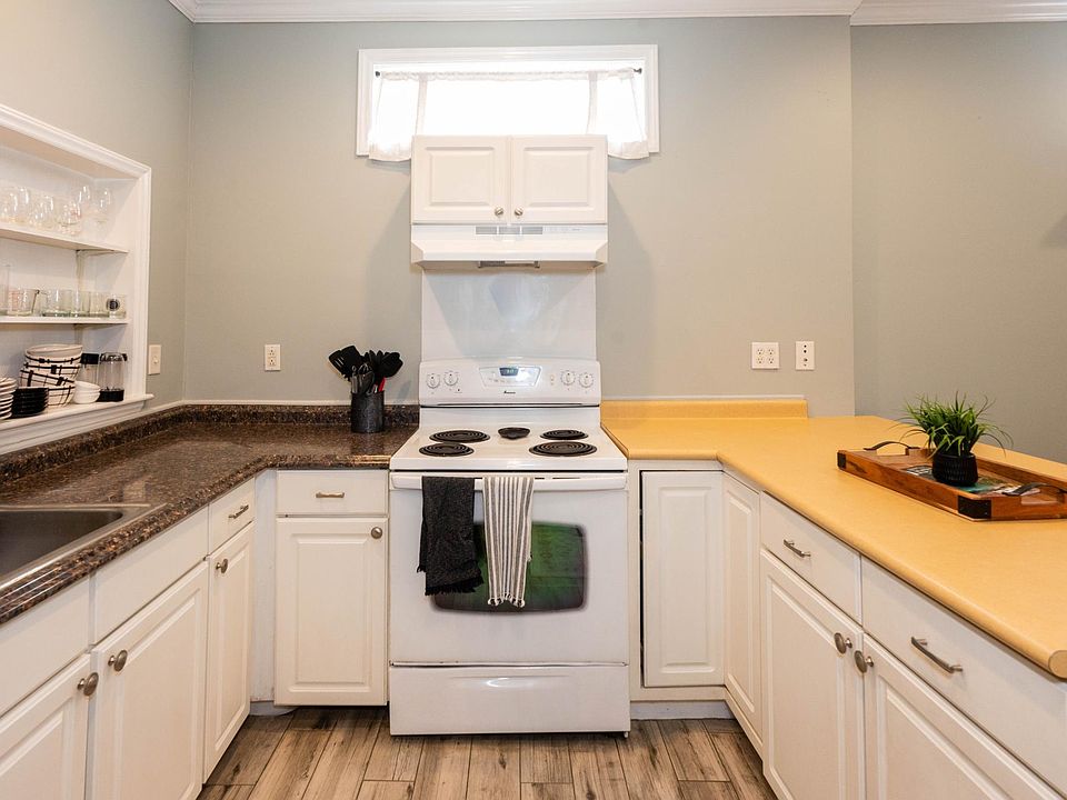 Large kitchen with plenty of counter space