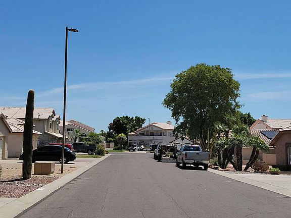 4th image of 8926 W Maui Ln