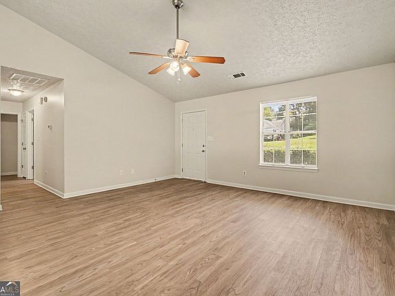 5th image of 529 Bluff Ct