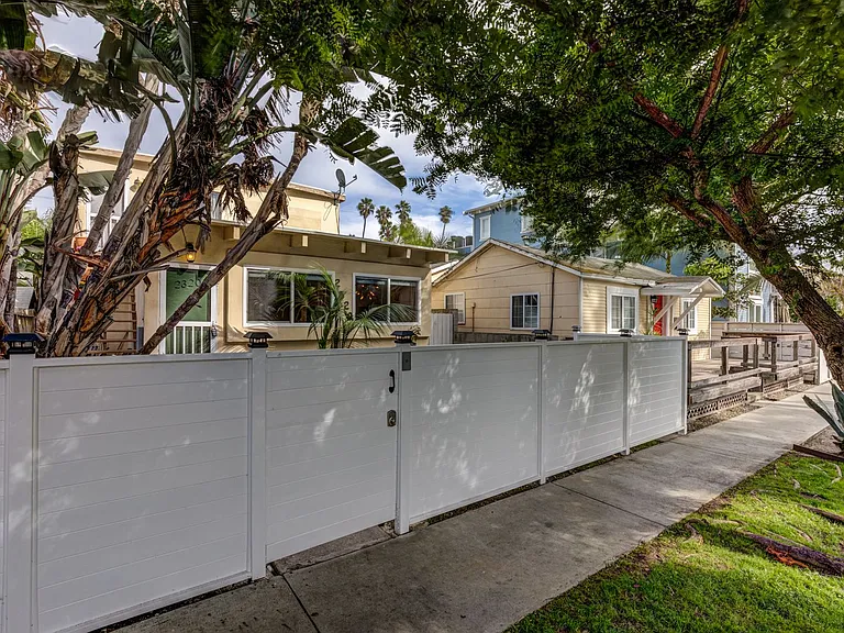 Ocean Avenue Duplex — Photo 4