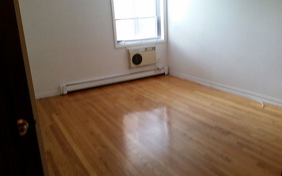3rd image of 1600 W Greenleaf Ave APT 310