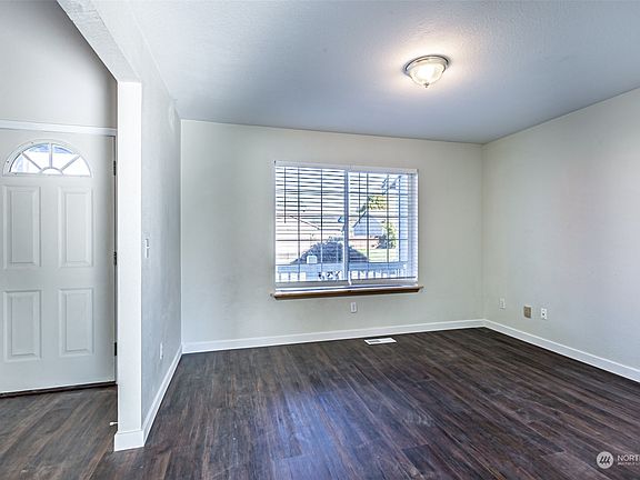 4th image of 15104 87th Street Ct E