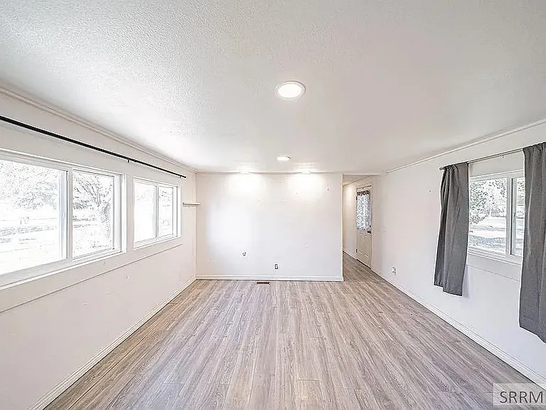 311 Bluebell St — Photo 11