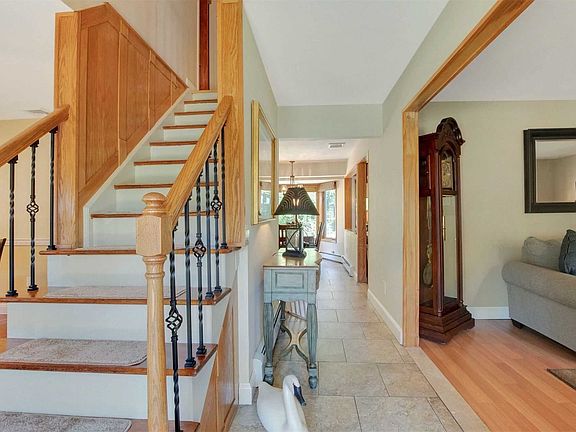 5th image of 35 Canterbury Ct