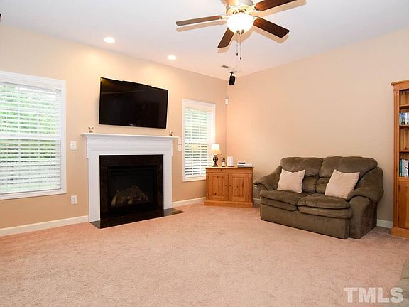 3rd image of 633 McCarthy Dr