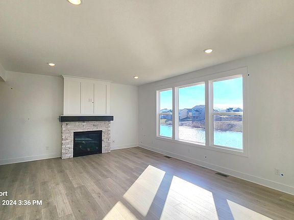 3rd image of 6667 Delia Dr