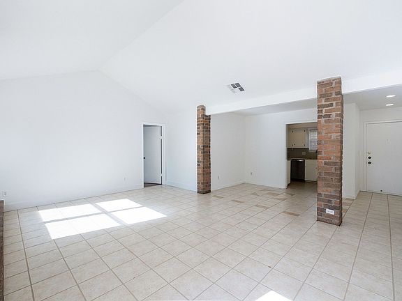 5th image of 2201 Singletree Ave