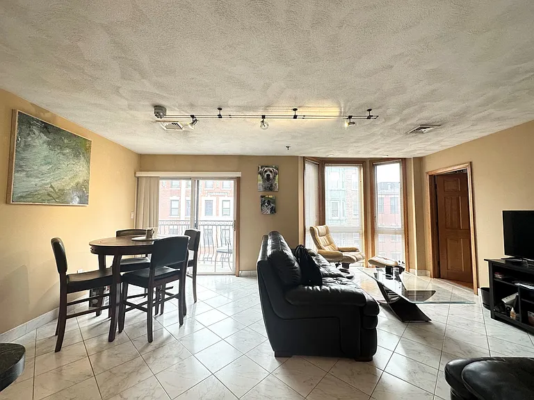 237 Hanover St #4B — Photo 6