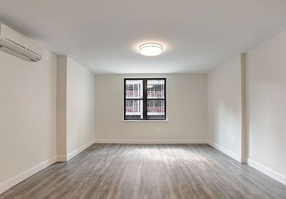 4th image of 531 Tinton Ave APT 2C