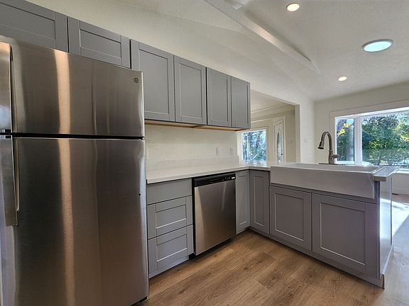 4th image of 715 Boyes Blvd #A