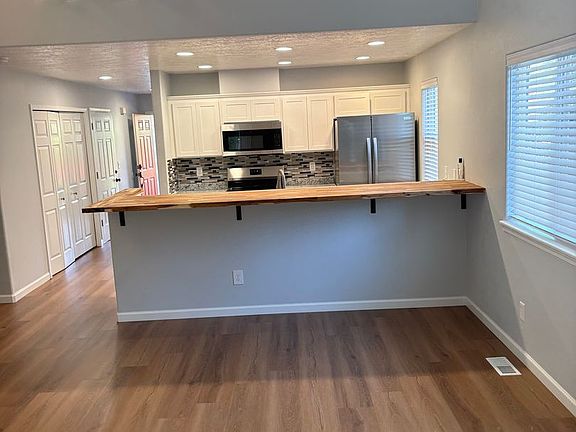 3rd image of 19040 Wallingford Ave