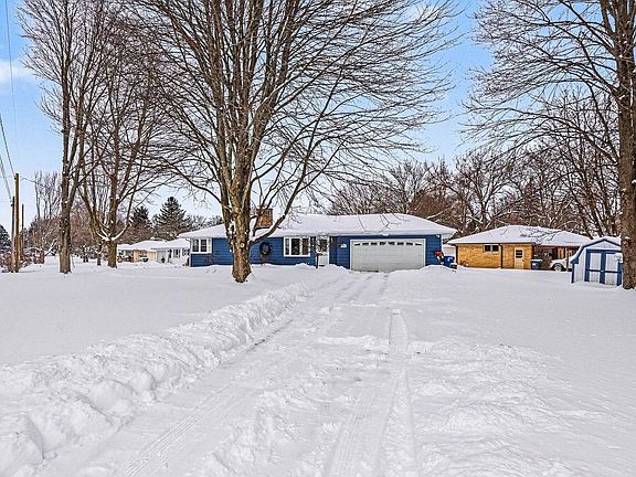 2nd image of 7589 Foxwood St