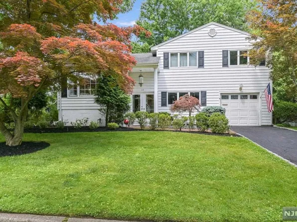 14 Harlan Dr, Dumont, NJ 07628