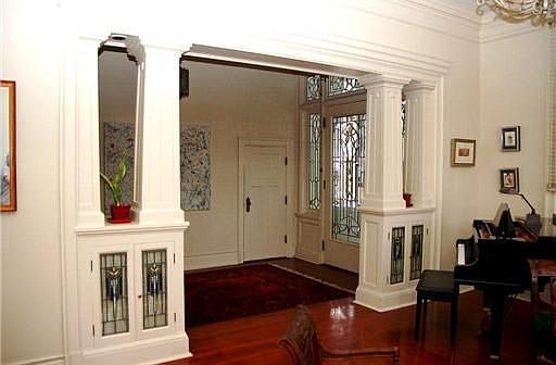 2nd image of 1699 Robert St