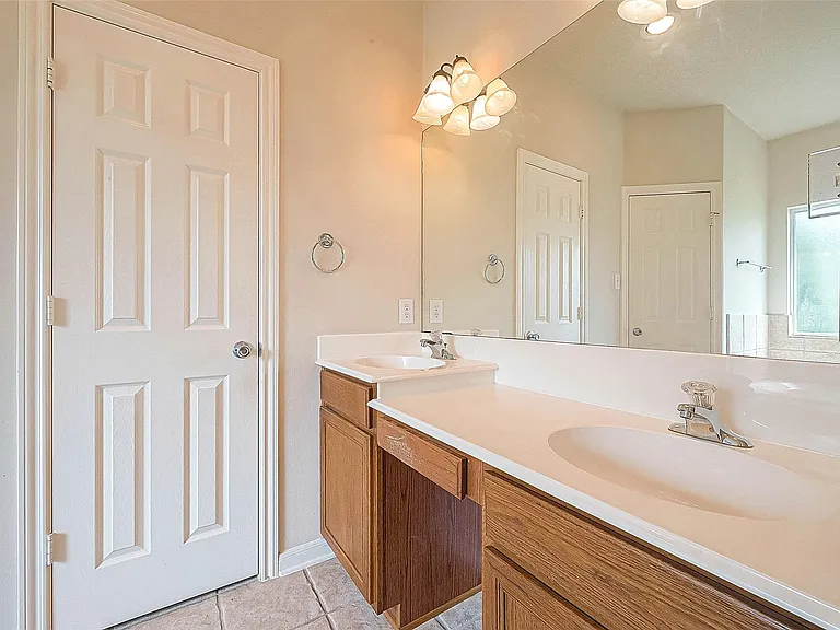 14403 Vlasta St — Photo 35