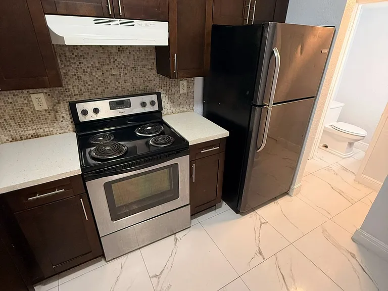 1651 SW 40th Ter #A — Photo 2