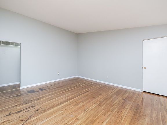 4th image of 1610 Trotter Way