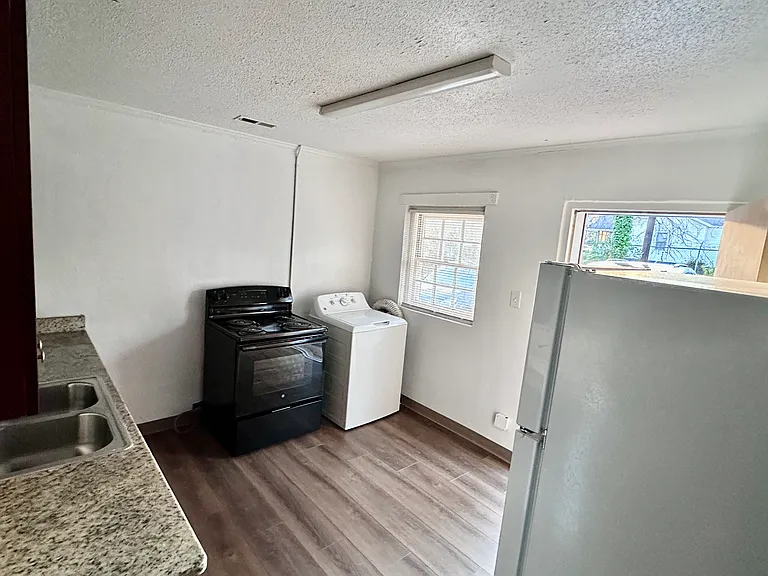 1012 Kennedy St #B — Photo 13