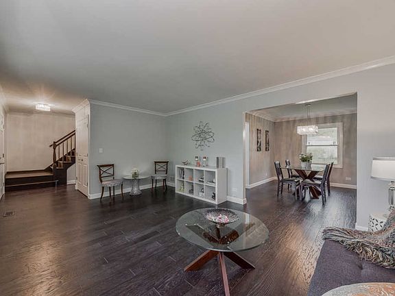 5th image of 308 S Birchwood Dr